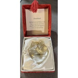 VTG SWEETHEART GLASS HEART KEEPSAKE WITH‎ GOLD BOWGREAT GIFT (1020)